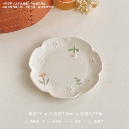 Plato Pequeño de Cerámica con Relieve Floral – Encanto Natural y Dulce