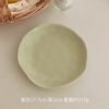 Plato de Cerámica con Borde Ondulado – Diseño Minimalista en Tamaño Mediano