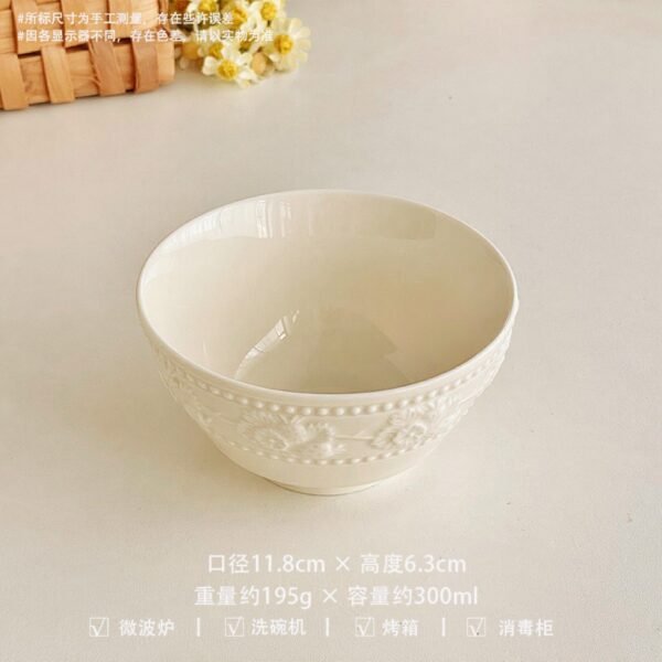 Bol de Cerámica con Relieve Floral –